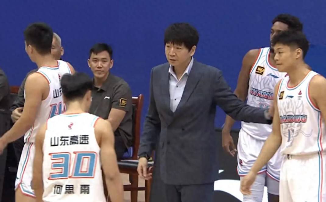 开云 -唐才育复出试训山东男篮
